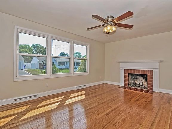 4th image of 14 Glen Meadows Dr