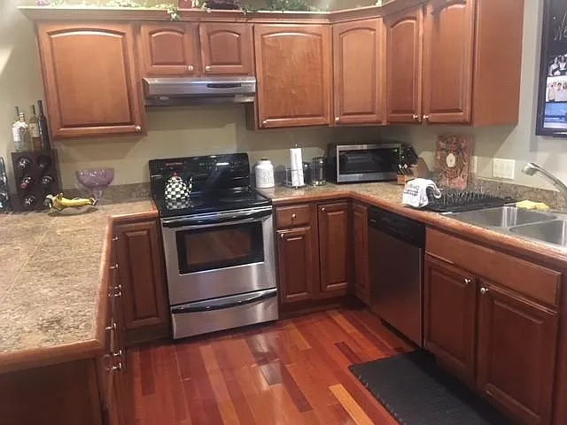 664 University Ave #4 — Photo 5