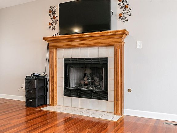 5th image of 4109 Harwood Dr NE