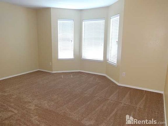 5th image of 702 Cedarwood Dr