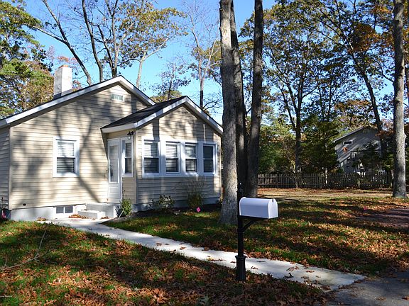 3rd image of 354 Iroquois Dr
