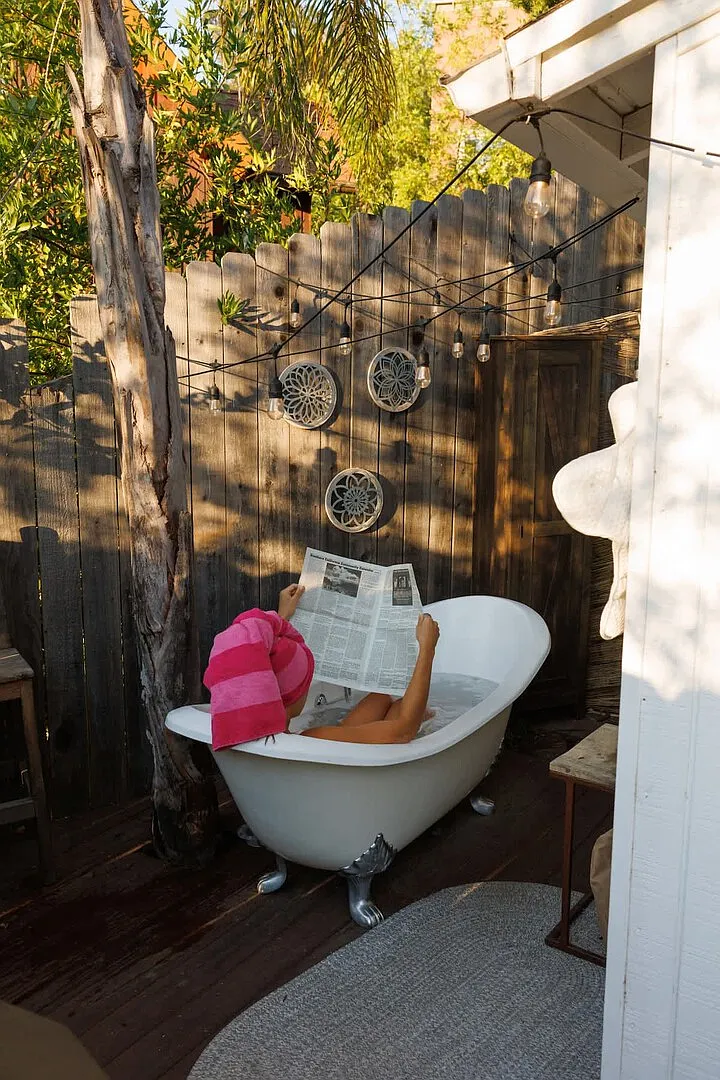 Outdoor Clawfoot, Hot Tub, Deck — Photo 1