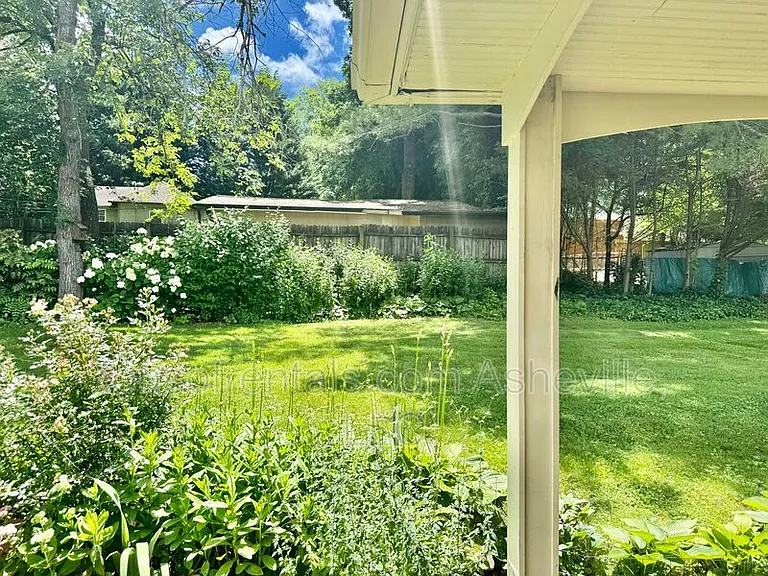 900 Hebron Rd — Photo 32