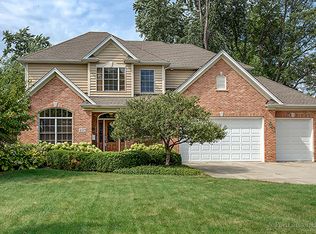 433 Countryside Dr, Wheaton, IL 60187