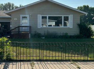 100 24th St NW, Minot, ND 58703