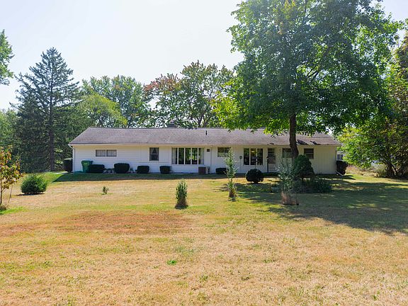 2nd image of 1407 Lykins Ln