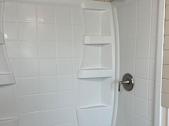 4th image of 534 N 6th Ave
