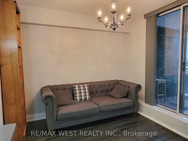 60 Pavane Linkway #812 — Photo 21
