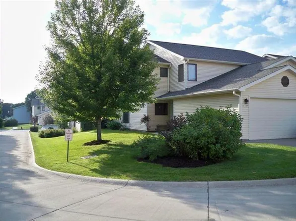 1751 Surfside Dr, Lincoln, NE 68528