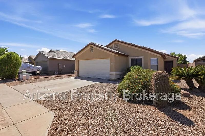4 bed, 2.0 bath, 1603 sqft, $2,145 — Photo 3
