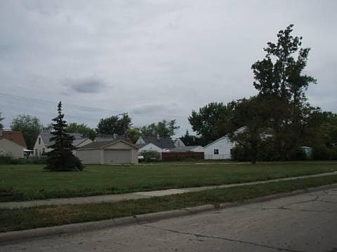 2nd image of 25859 Fern St