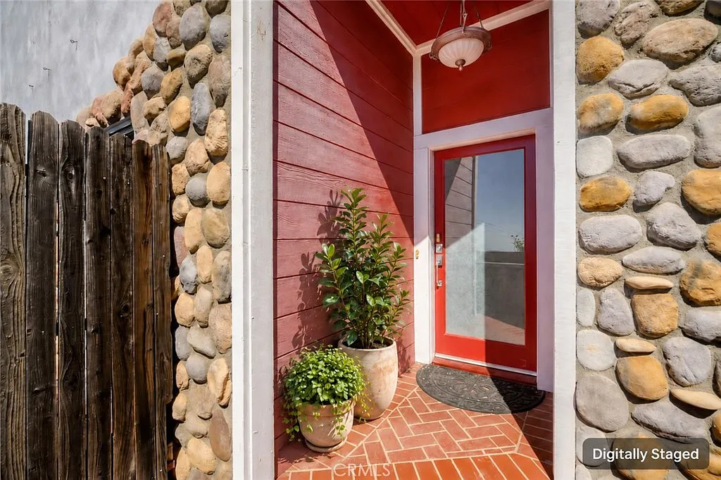 3 bed, 2200 sqft, $5,300 — Photo 4
