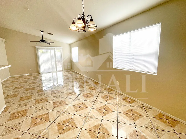 8930 W Catalina Dr — Photo 5