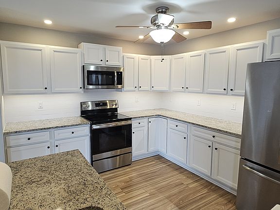 4th image of 1034 Almond Dr