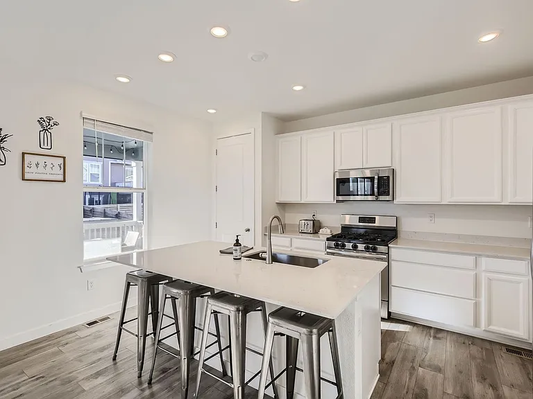 12885 Bay St — Photo 6