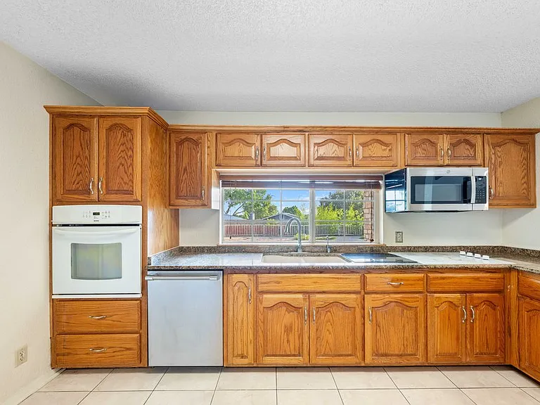 6323 Forest Bnd — Photo 14