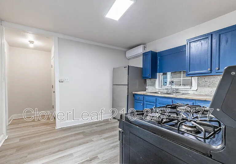 230 Paramount Ave — Photo 10