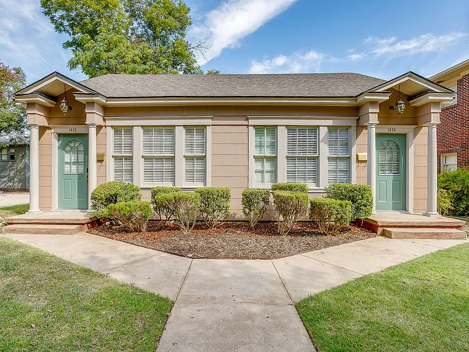 1622 Mistletoe Blvd