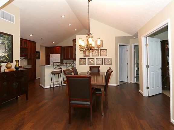 3rd image of 9287 Elizabeth Ln