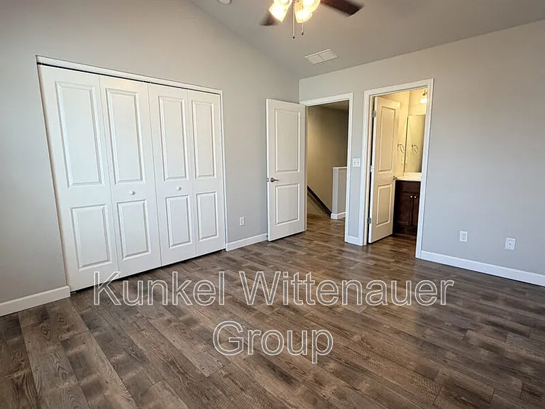 8401D Allied Way — Photo 17