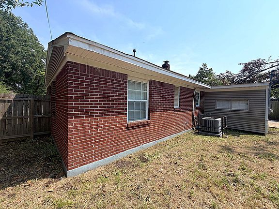2nd image of 1697 Merrycrest Dr