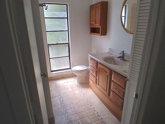 3rd image of 1712 Amber Ln