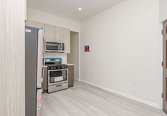3rd image of 696 Hancock St #2B