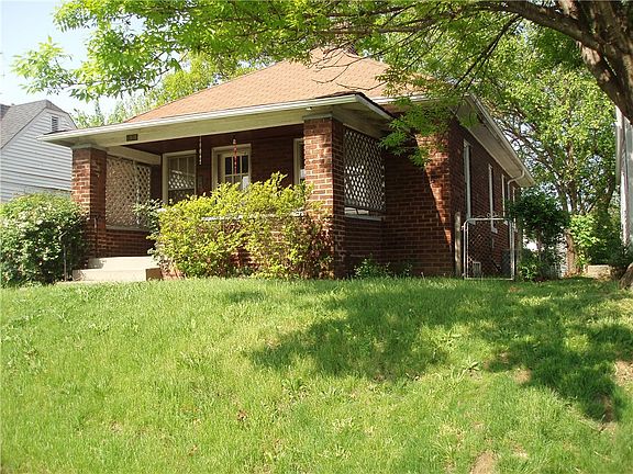3rd image of 1518 N Gladstone Ave