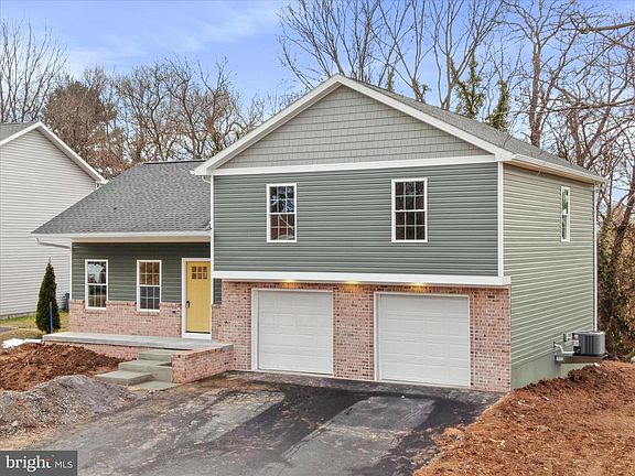 4th image of 10904 Decker Ave
