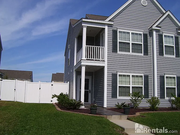 141 Fairgreen St — Photo 1