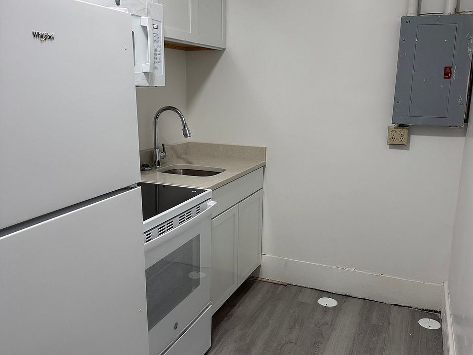 1st image of 33 N Washington St APT 3