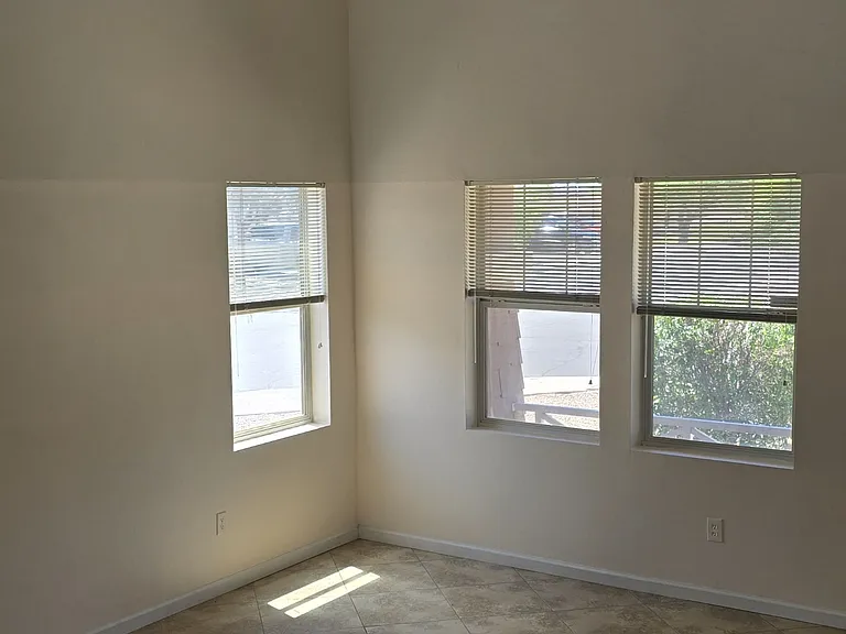 2611 W Gypsum Ave — Photo 6