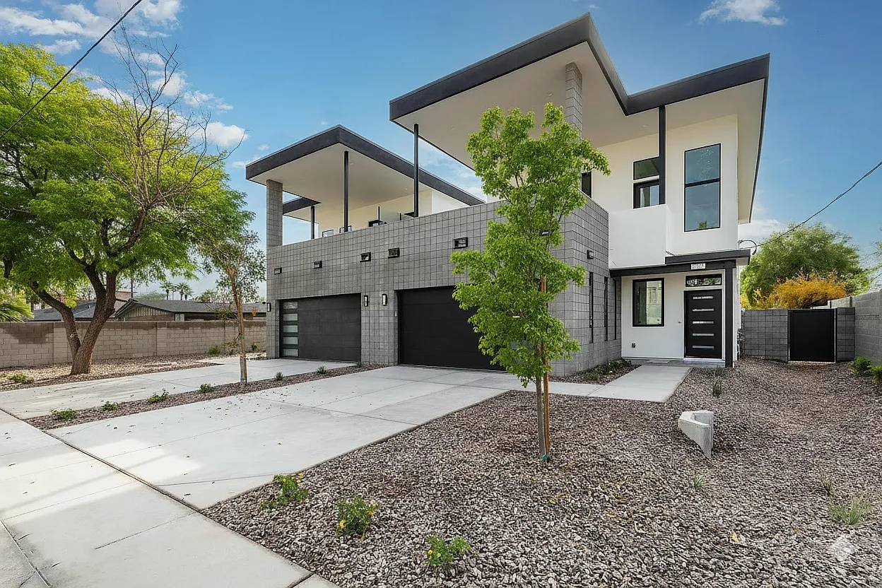 3 bed, 2.5 bath, 1903 sqft, $3,795 — Photo 2