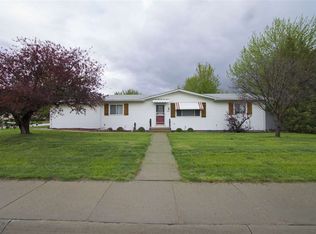 1104 E 39th St, Kearney, NE 68847