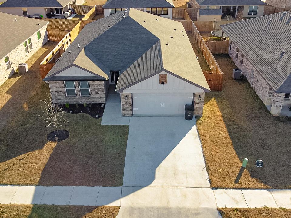 1st image of 904 Hickok Dr