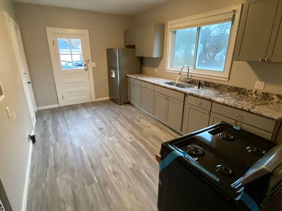 5th image of 192 Wiman Ave