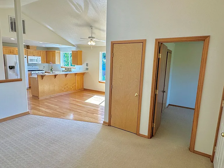 8702 NE Glisan St — Photo 6