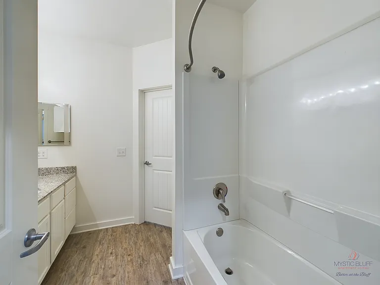 Mystic Bluff Apartments — Photo 100
