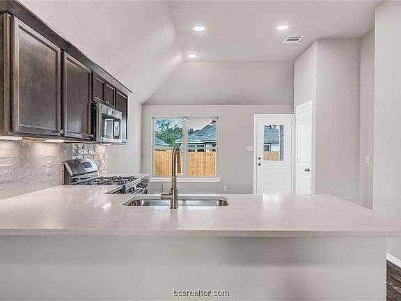 5th image of 1213 Highgarden Dr