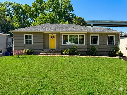 1008 Lindridge Dr NE Photo 1