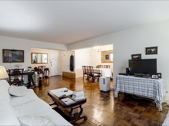 2nd image of 1381 Avenue Of The Amer #16I