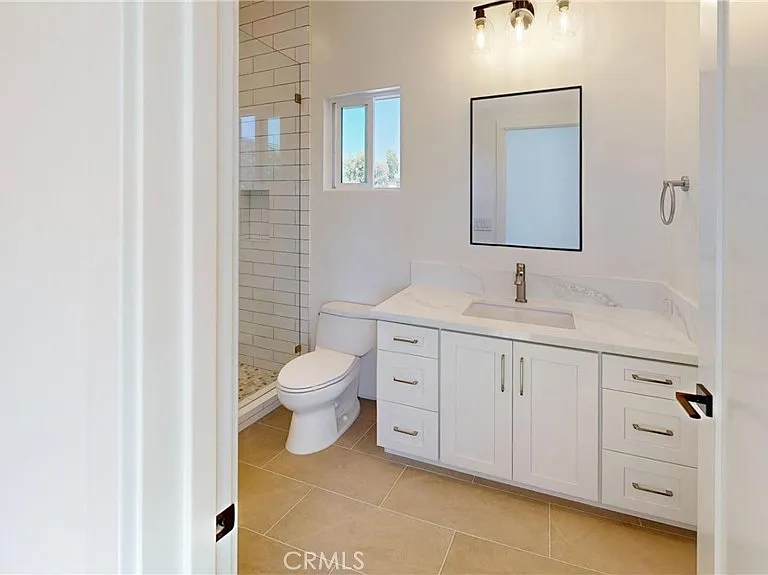 363 Flower St #B — Photo 11