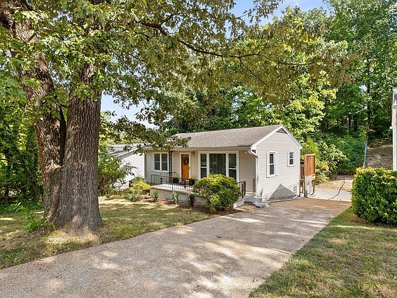 3rd image of 1014 Summer St