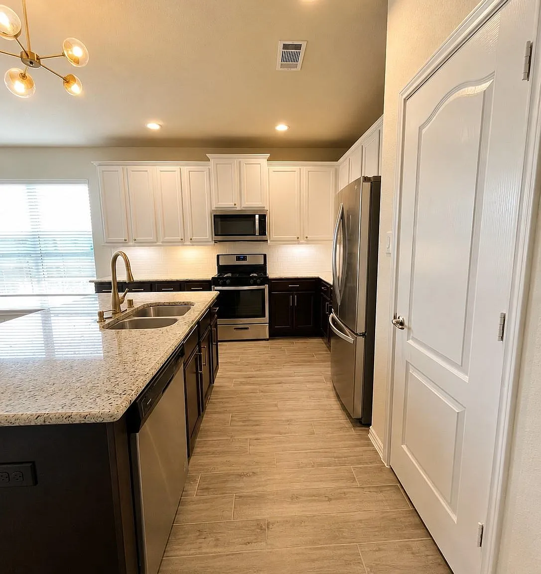 4 bed, 3.5 bath, 2740 sqft, $3,000 — Photo 4