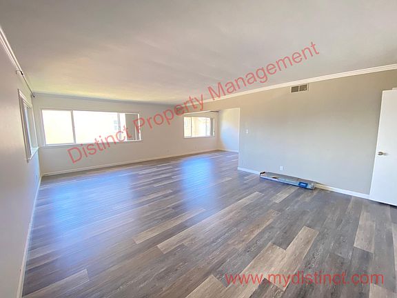 4th image of 1140 E Cliff Dr APT 4