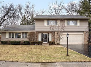 1906 Sunnyside Cir, Northbrook, IL 60062