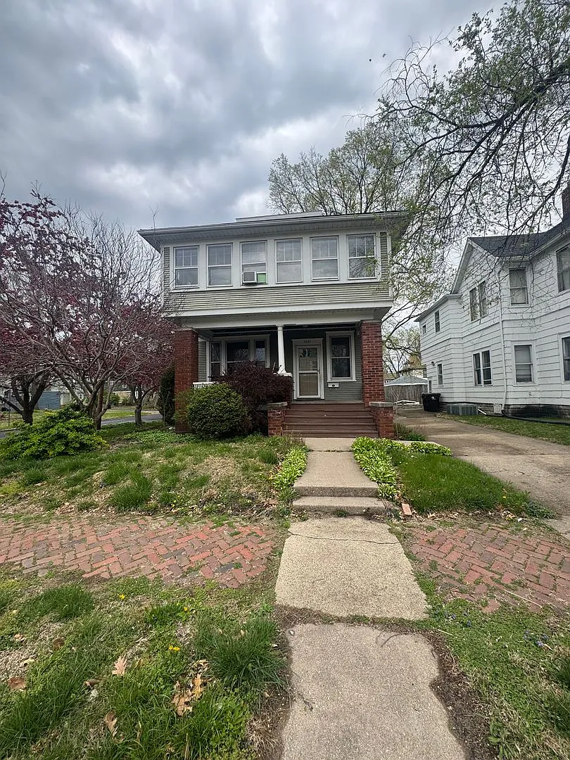 1631 W Callender Ave photo 1