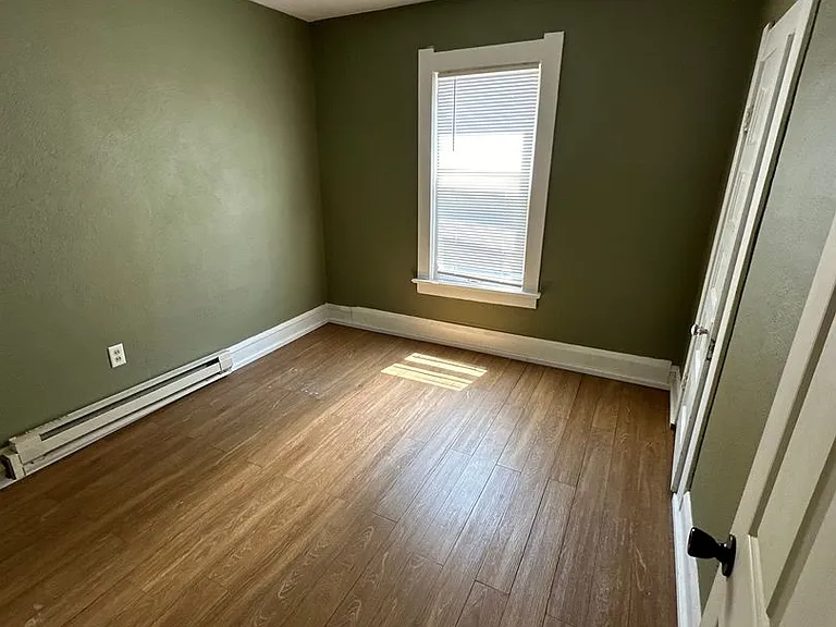 523 Nicholas St — Photo 3