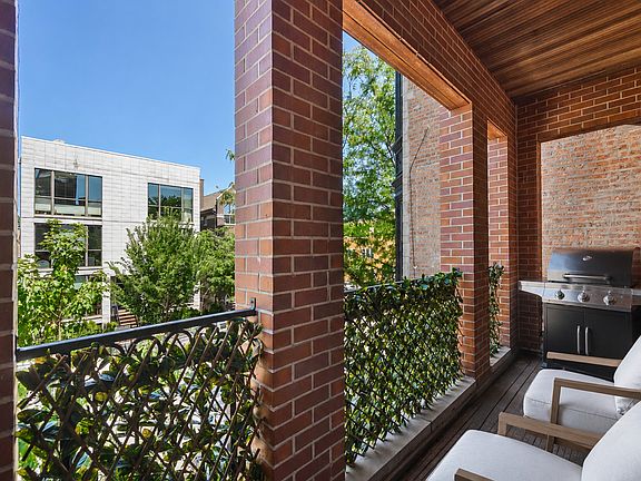 3rd image of 1941 W Armitage Ave #2E