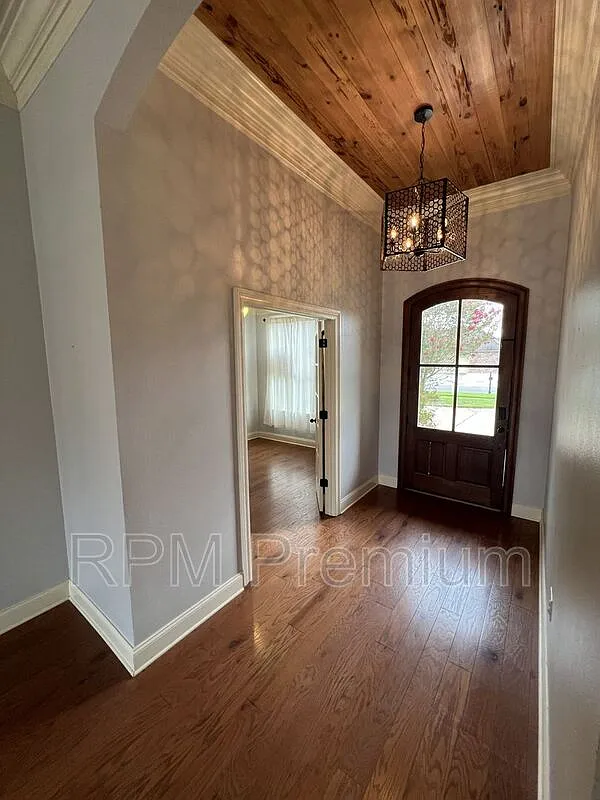 4 bed, 2.0 bath, 2494 sqft, $3,195 — Photo 4